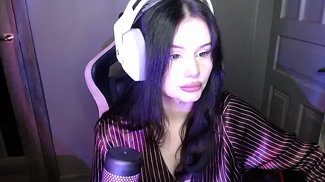 Snapshot of Moon_raven chatting on 16, 12, 2025 Moon raven online show from 16, 12, 2025