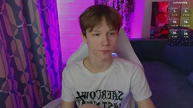 Snapshot of cuMte_boy chatting on 8, 6, 2026 cuMte boy online show from 8, 6, 2026