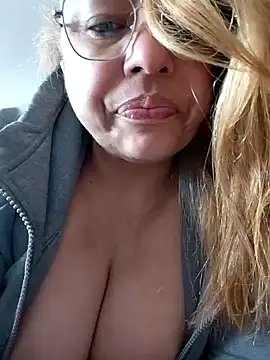 Halanamorena online show from 24, 11, 2025