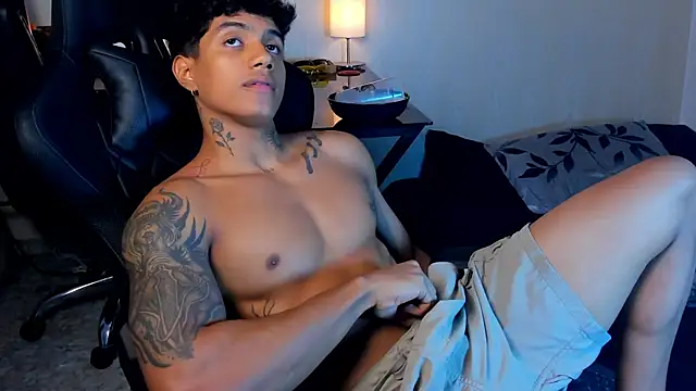 Snapshot of aress_damon chatting on 30, 11, 2025 aress damon online show from 30, 11, 2025