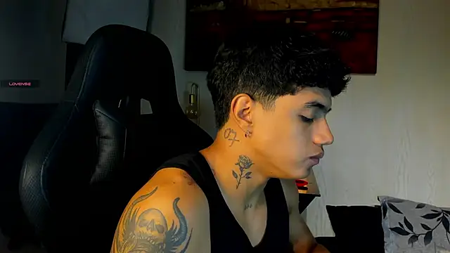 Snapshot of aress_damon chatting on 28, 11, 2025 aress damon online show from 28, 11, 2025