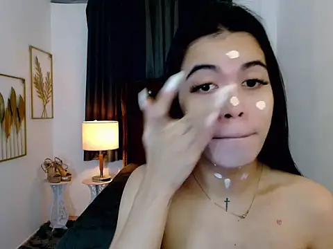 hollyyumiloove online show from 5, 2, 2026