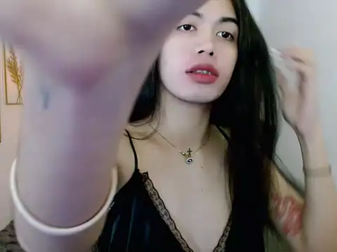 hollyyumiloove online show from 28, 11, 2025