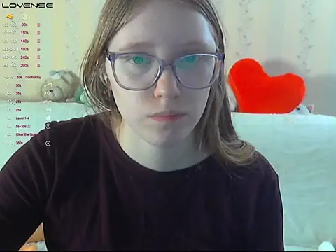 Snapshot of LustfulSarah chatting on 17, 5, 2026 LustfulSarah online show from 17, 5, 2026