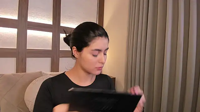 SarhaVega online show from 15, 2, 2026