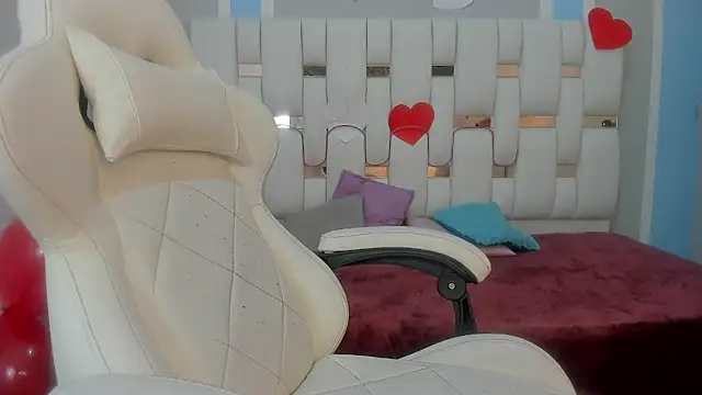 mask red girl online show from 19, 2, 2026