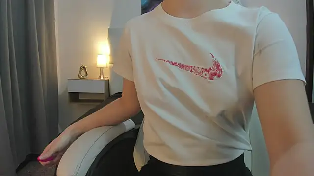 mask red girl online show from 19, 6, 2026