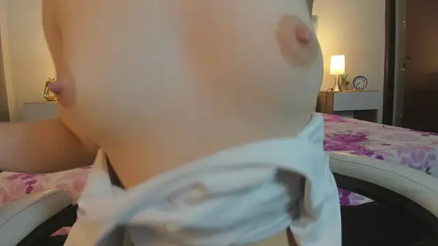 mask red girl online show from 4, 6, 2026