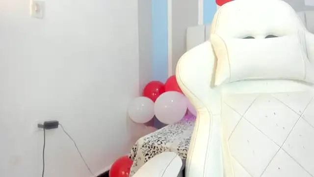 mask red girl online show from 23, 2, 2026