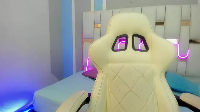 mask red girl online show from 7, 2, 2026