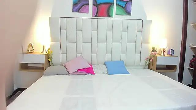 mask red girl online show from 24, 4, 2026