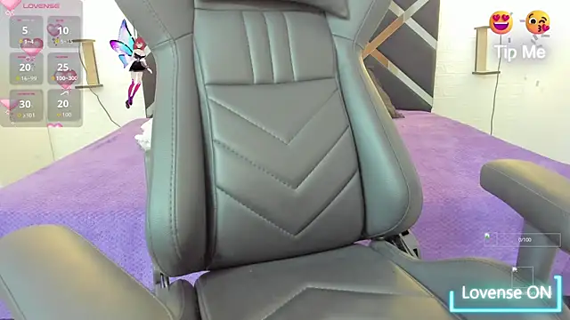 mask red girl online show from 26, 11, 2025