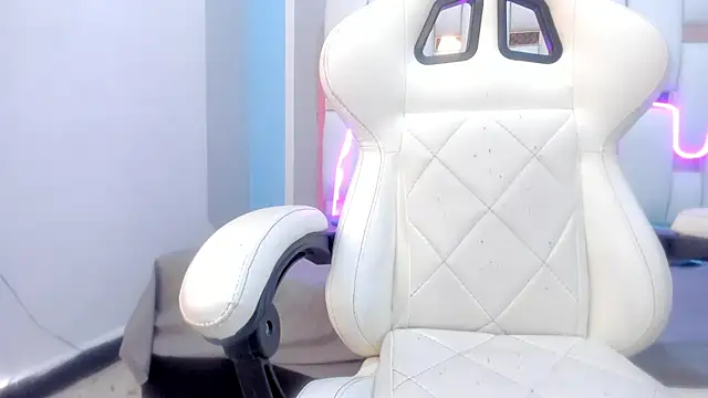 mask red girl online show from 5, 2, 2026