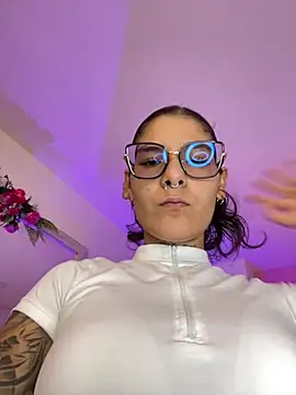 Snapshot of LauraRaider chatting on 21, 6, 2026 LauraRaider online show from 21, 6, 2026