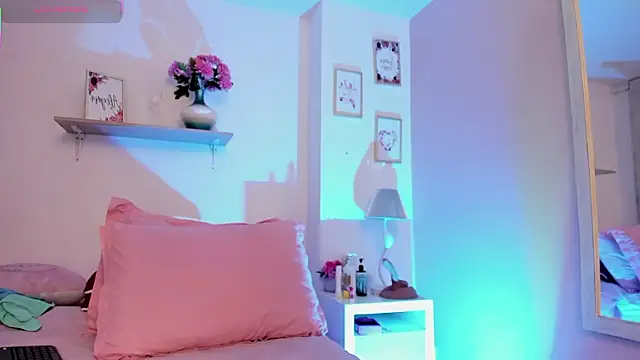 LauraRaider online show from 7, 3, 2026