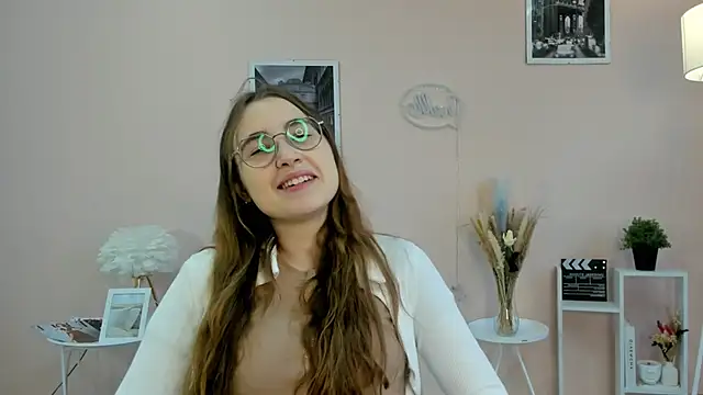 Snapshot of DebbraBickler chatting on 26, 11, 2025 DebbraBickler online show from 26, 11, 2025