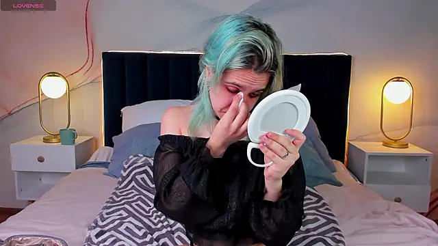 LiraBelle online show from 6, 3, 2026