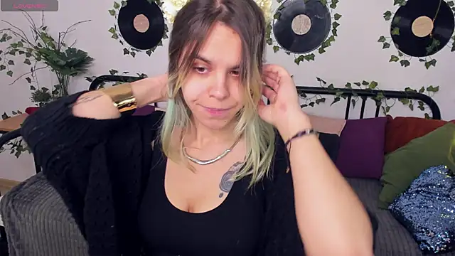 LiraBelle online show from 24, 11, 2025