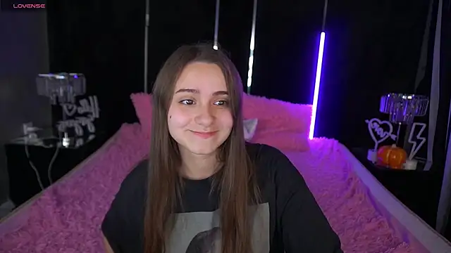 Snapshot of TinyNatalie chatting on 26, 11, 2025 TinyNatalie online show from 26, 11, 2025