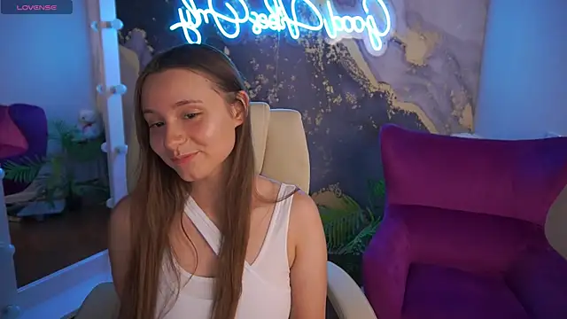 Snapshot of TinyNatalie chatting on 7, 7, 2026 TinyNatalie online show from 7, 7, 2026