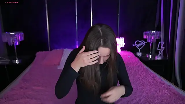 Snapshot of TinyNatalie chatting on 2, 12, 2025 TinyNatalie online show from 2, 12, 2025