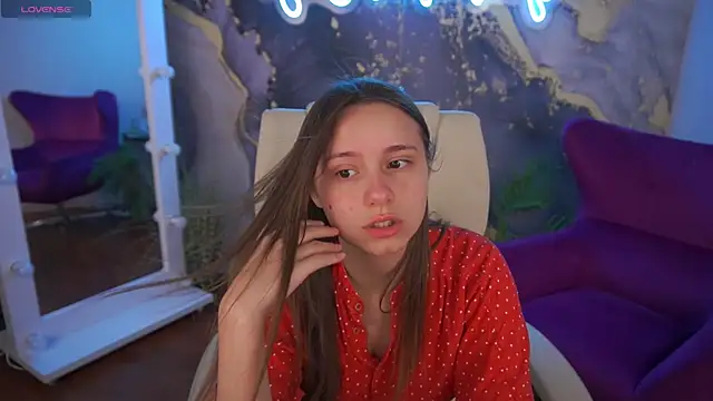 Snapshot of TinyNatalie chatting on 9, 7, 2026 TinyNatalie online show from 9, 7, 2026