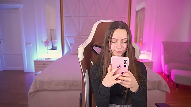 TinyNatalie online show from 12, 2, 2026