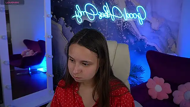 Snapshot of TinyNatalie chatting on 21, 7, 2026 TinyNatalie online show from 21, 7, 2026