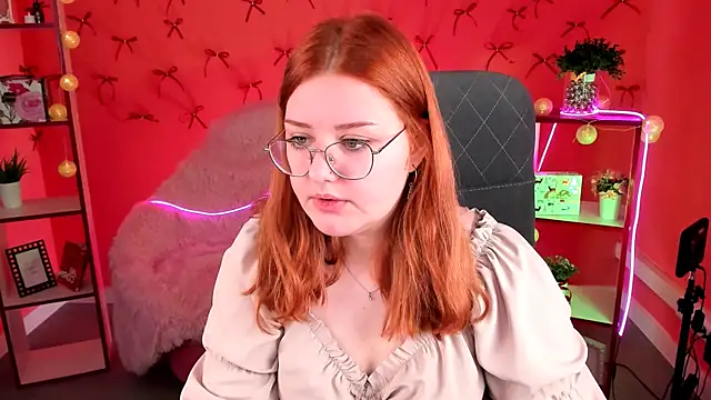 Snapshot of StaceyJensen chatting on 2, 12, 2025 StaceyJensen online show from 2, 12, 2025