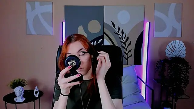 Snapshot of SierraHarper chatting on 1, 12, 2025 SierraHarper online show from 1, 12, 2025