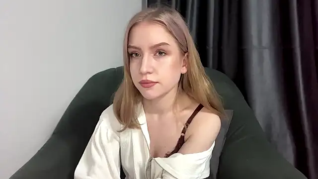 Snapshot of Alice_meow15 chatting on 29, 11, 2025 Alice meow15 online show from 29, 11, 2025