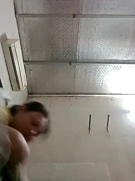 Snapshot of lynae-0 chatting on 28, 11, 2025 lynae-0 online show from 28, 11, 2025