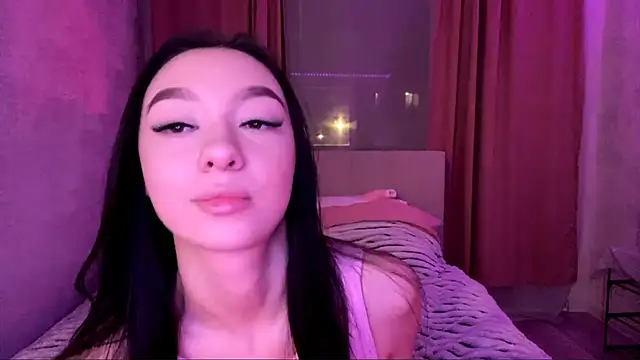 KristaLarmon online show from 28, 11, 2025