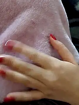 Snapshot of yasmine_x chatting on 3, 12, 2025 yasmine x online show from 3, 12, 2025