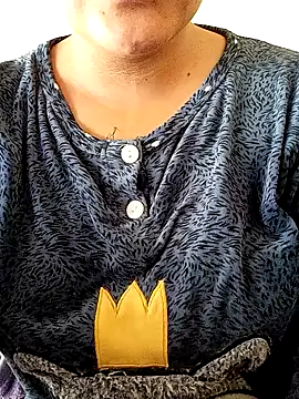 Snapshot of yasmine_x chatting on 2, 12, 2025 yasmine x online show from 2, 12, 2025