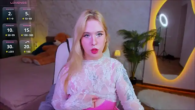 Snapshot of FrostLuna chatting on 26, 11, 2025 FrostLuna online show from 26, 11, 2025