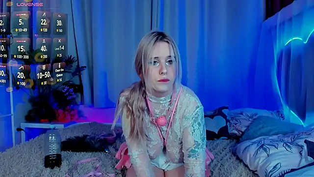 Snapshot of FrostLuna chatting on 2, 12, 2025 FrostLuna online show from 2, 12, 2025