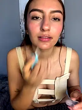 ZoeJohnson Pink online show from 15, 12, 2025