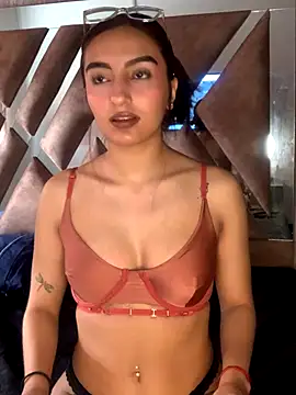 ZoeJohnson Pink online show from 26, 11, 2025