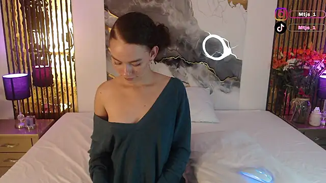 MiticaBrennet  online show from 7, 3, 2026