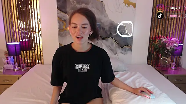 MiticaBrennet  online show from 7, 4, 2026