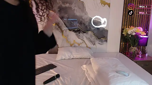 MiticaBrennet  online show from 15, 4, 2026