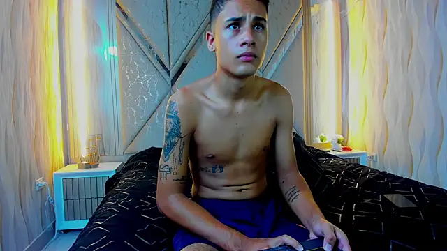 Snapshot of The_big_twink_x chatting on 23, 11, 2025 The big twink x online show from 23, 11, 2025