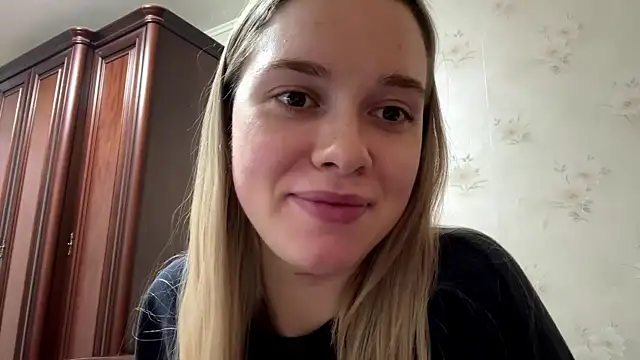 Snapshot of MichikoWienandt chatting on 1, 12, 2025 MichikoWienandt online show from 1, 12, 2025