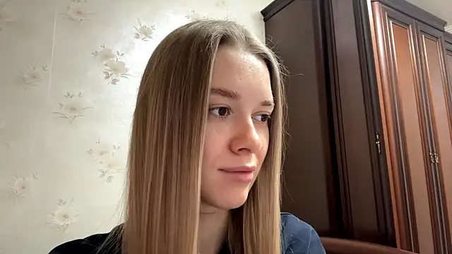 Snapshot of MichikoWienandt chatting on 27, 11, 2025 MichikoWienandt online show from 27, 11, 2025