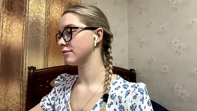 Snapshot of MichikoWienandt chatting on 26, 11, 2025 MichikoWienandt online show from 26, 11, 2025