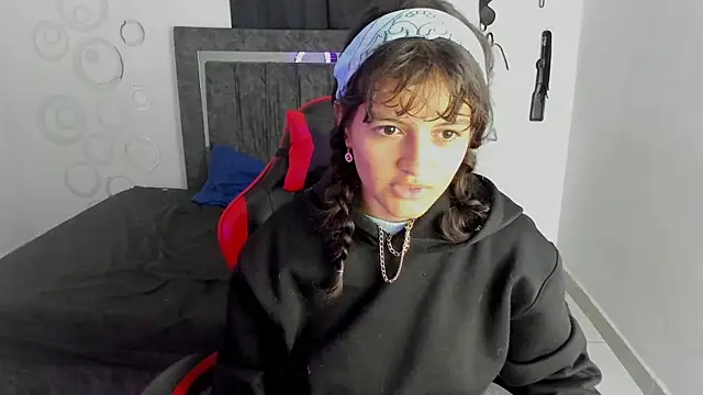 Mia and Kenai online show from 1, 12, 2025