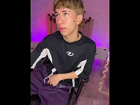 kaelwolf tay online show from 17, 4, 2026