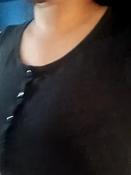 Snapshot of priyakutty1431 chatting on 3, 12, 2025 priyakutty1431 online show from 3, 12, 2025