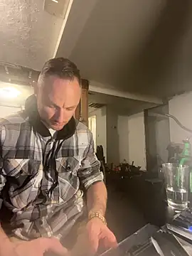 famous1tad online show from 12, 4, 2026